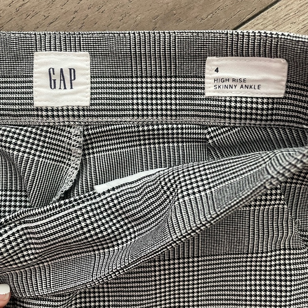 GAP High Rise Skinny Ankle pants size 4